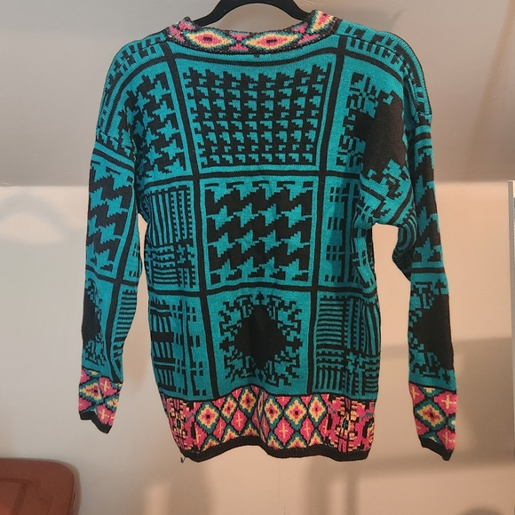 GENERRA- Geometric Sweater - Picture 2 of 5